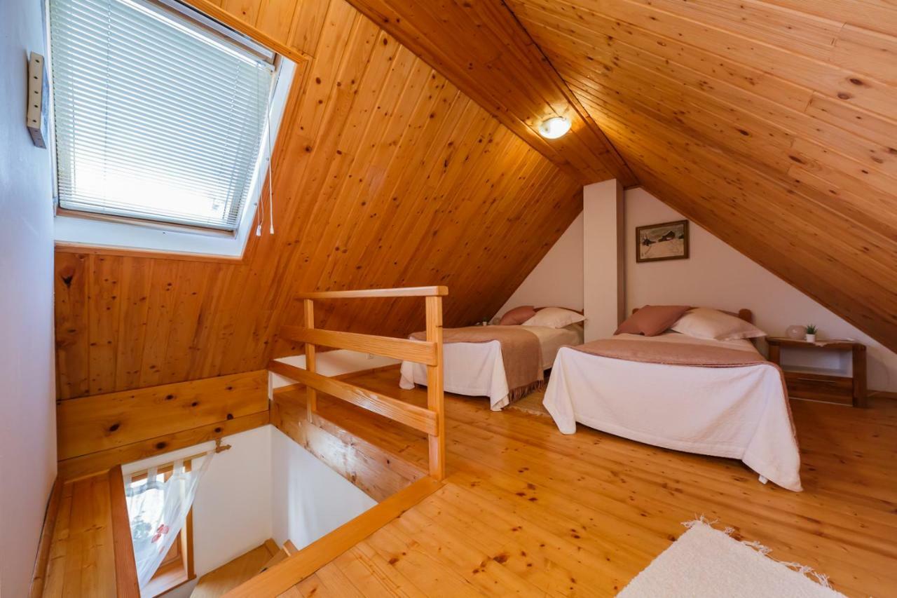 Beautiful Cottage With Heated Pool For 22 Ppl Plaški 외부 사진