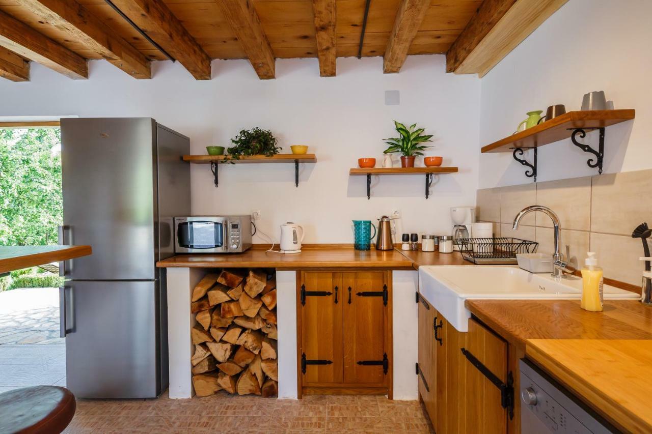 Beautiful Cottage With Heated Pool For 22 Ppl Plaški 외부 사진
