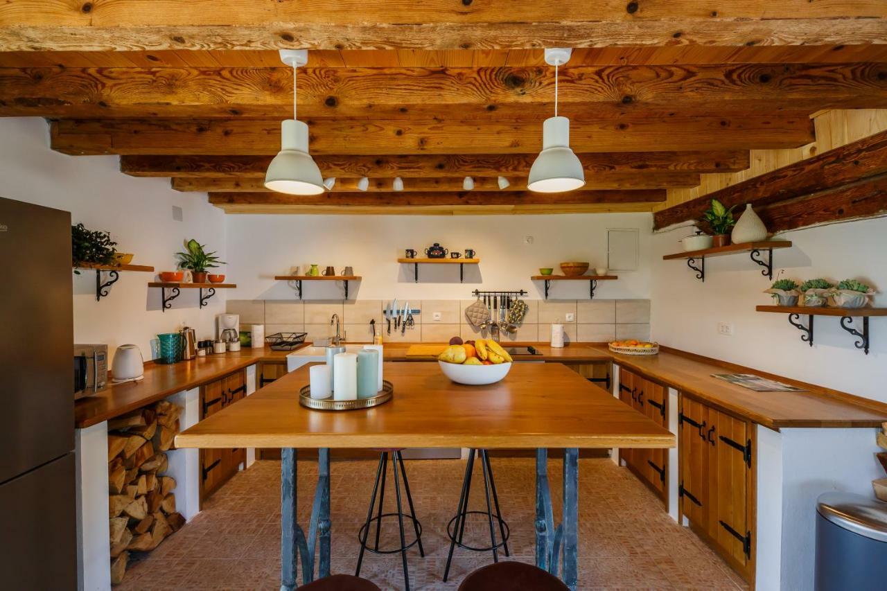 Beautiful Cottage With Heated Pool For 22 Ppl Plaški 외부 사진