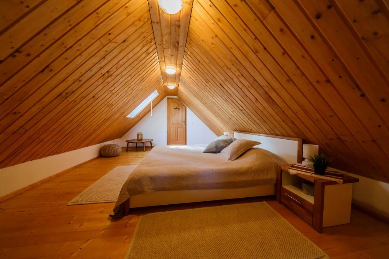 Beautiful Cottage With Heated Pool For 22 Ppl Plaški 외부 사진