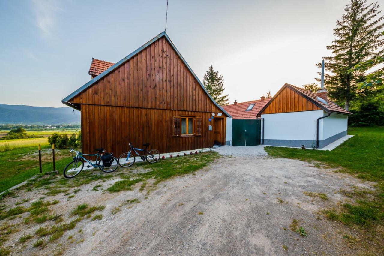 Beautiful Cottage With Heated Pool For 22 Ppl Plaški 외부 사진