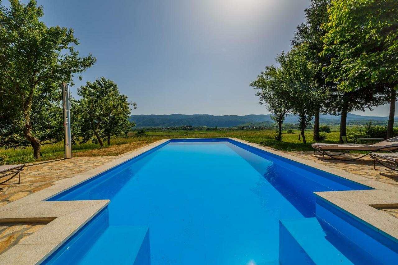 Beautiful Cottage With Heated Pool For 22 Ppl Plaški 외부 사진