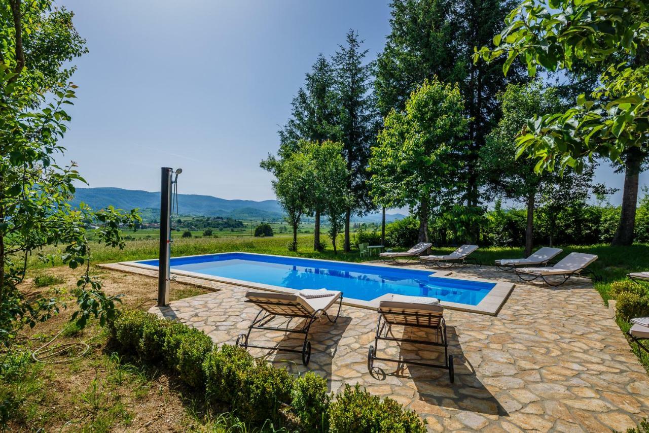 Beautiful Cottage With Heated Pool For 22 Ppl Plaški 외부 사진