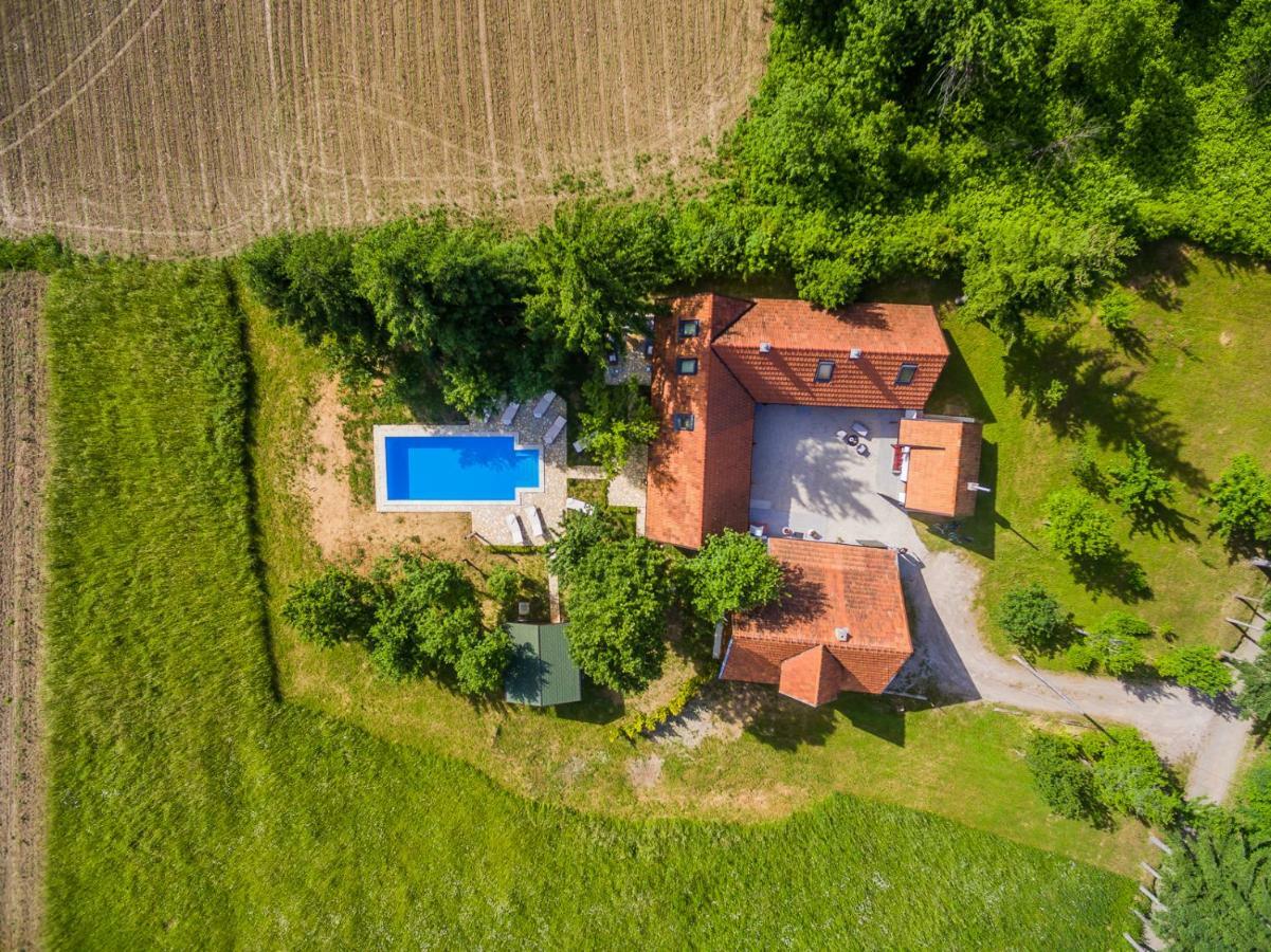 Beautiful Cottage With Heated Pool For 22 Ppl Plaški 외부 사진